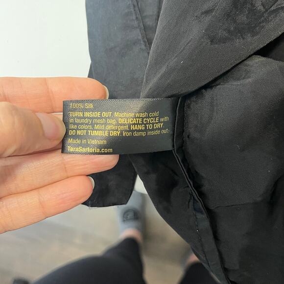 Tara Sartoria Women's sz. M Luxury Artisan Washable Silk Robe in True Black Long - Picture 8 of 9